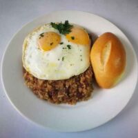 Calentado con Huevos Fritos